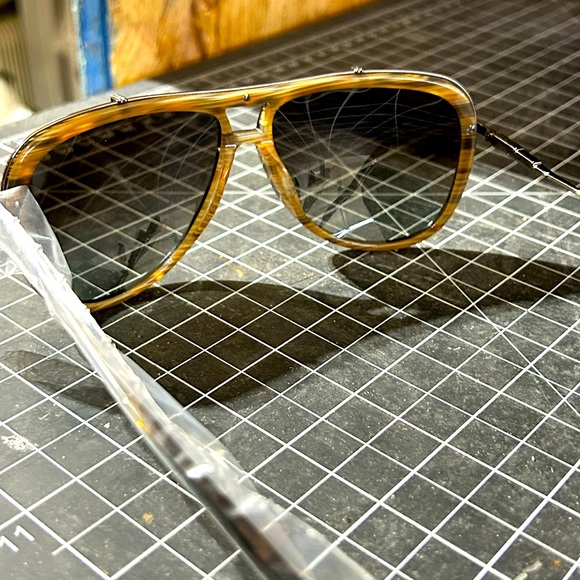 Salvatore Ferragamo Polarized Aviator Sunglasses - Picture 3 of 5